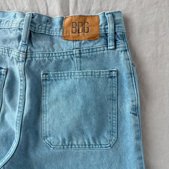 ‼️SOLD‼️BDG low rise straight leg bow fit light wash relaxed fit blue jeans - Picture 9 of 9